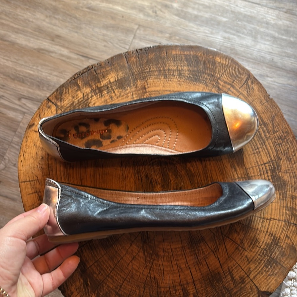 Bare Traps / Leather / Navy and Silver Flats